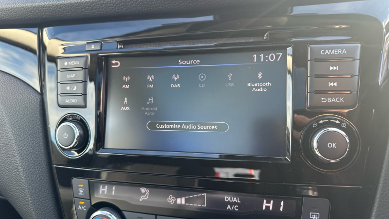 Nissan Qashqai 1.3 DiG-T N-Connecta 5dr [Glass Roof Pack] Petrol Hatchback